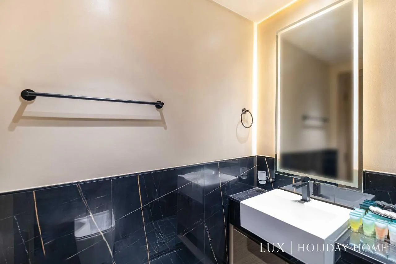 Lux The Modern Binghatti Canal Suite Dubai 0*,