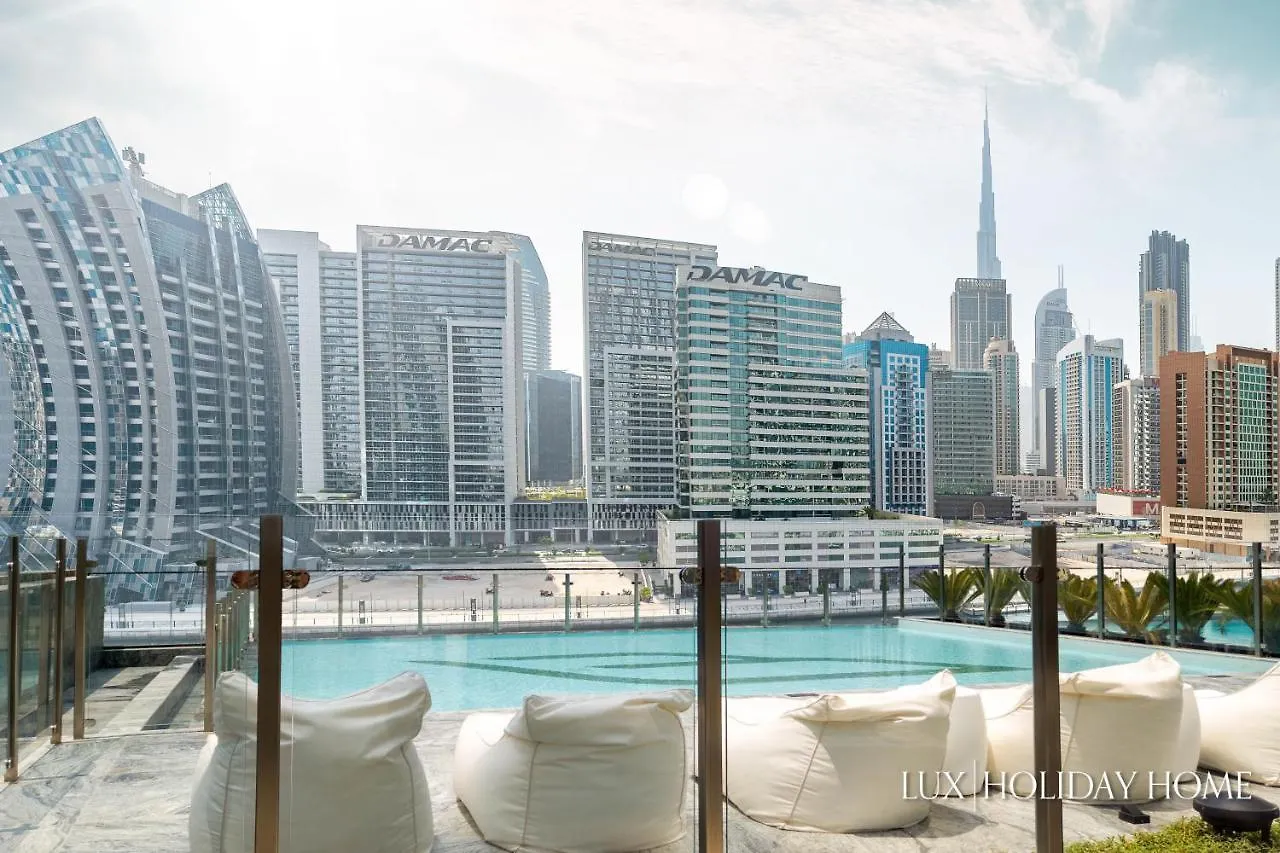 Lux The Modern Binghatti Canal Suite Dubai
