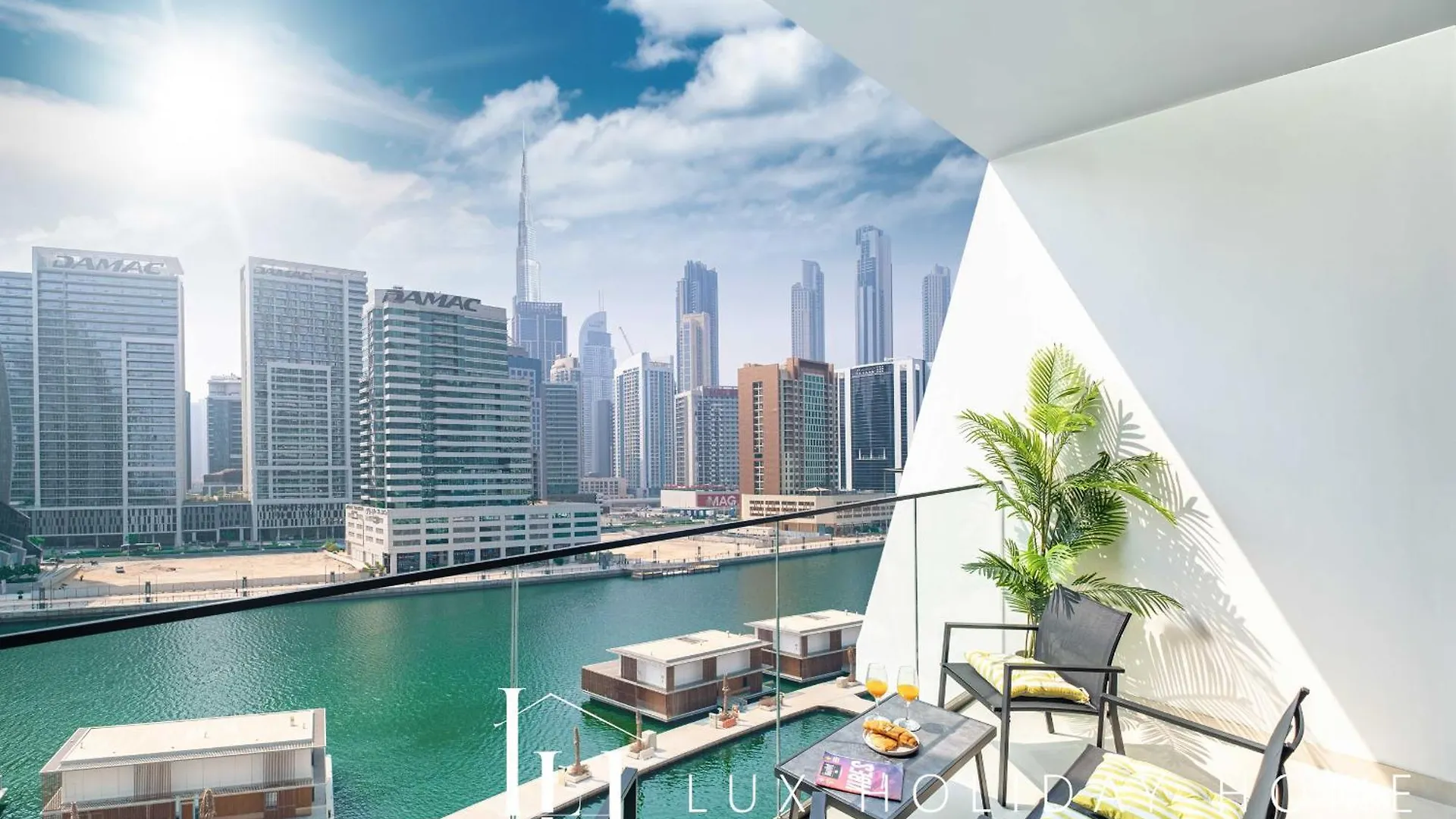 Lux The Modern Binghatti Canal Suite Dubai